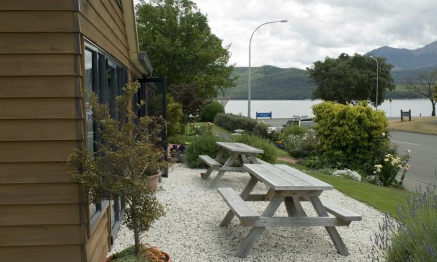 Lakefront Lodge 7