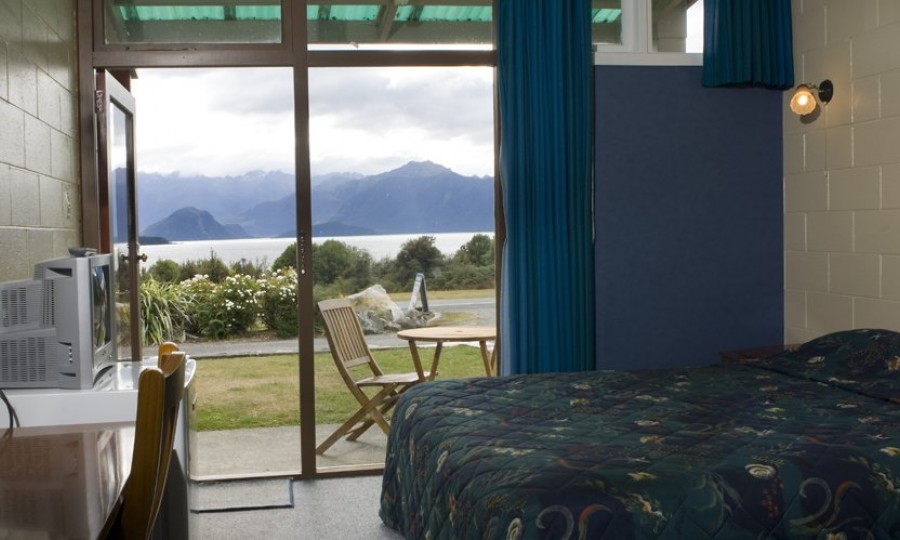 Manapouri Lakeview Motor Inn 23