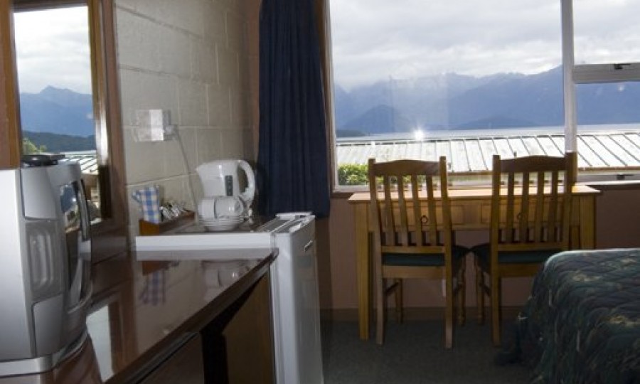 Manapouri Lakeview Motor Inn 7