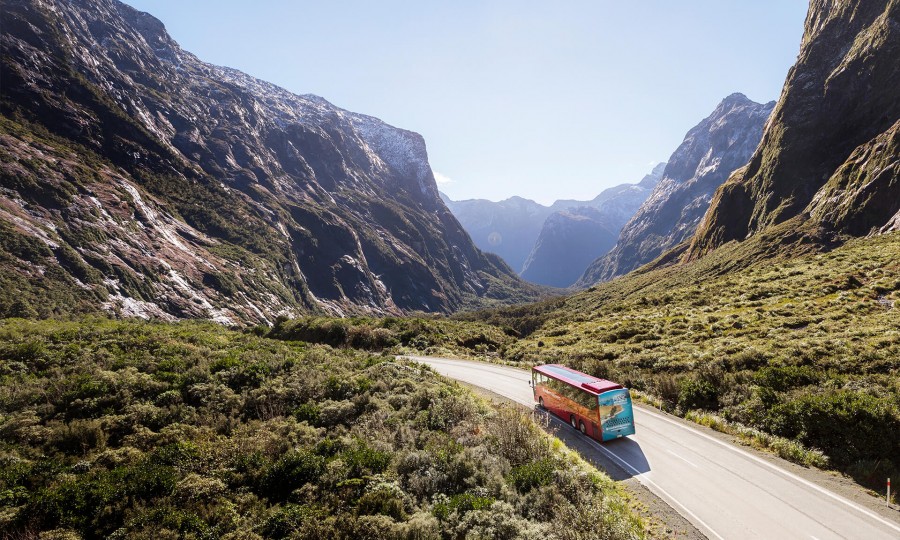 Milford Sound Coach Cruise driving down the Cleddeau valley