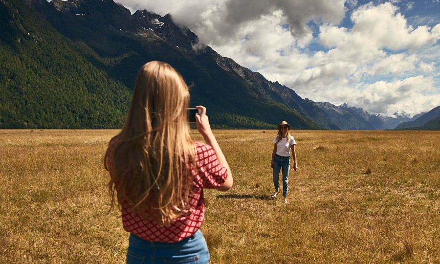 Taking photos at Eglington Valley on the road to Milford Sound v2